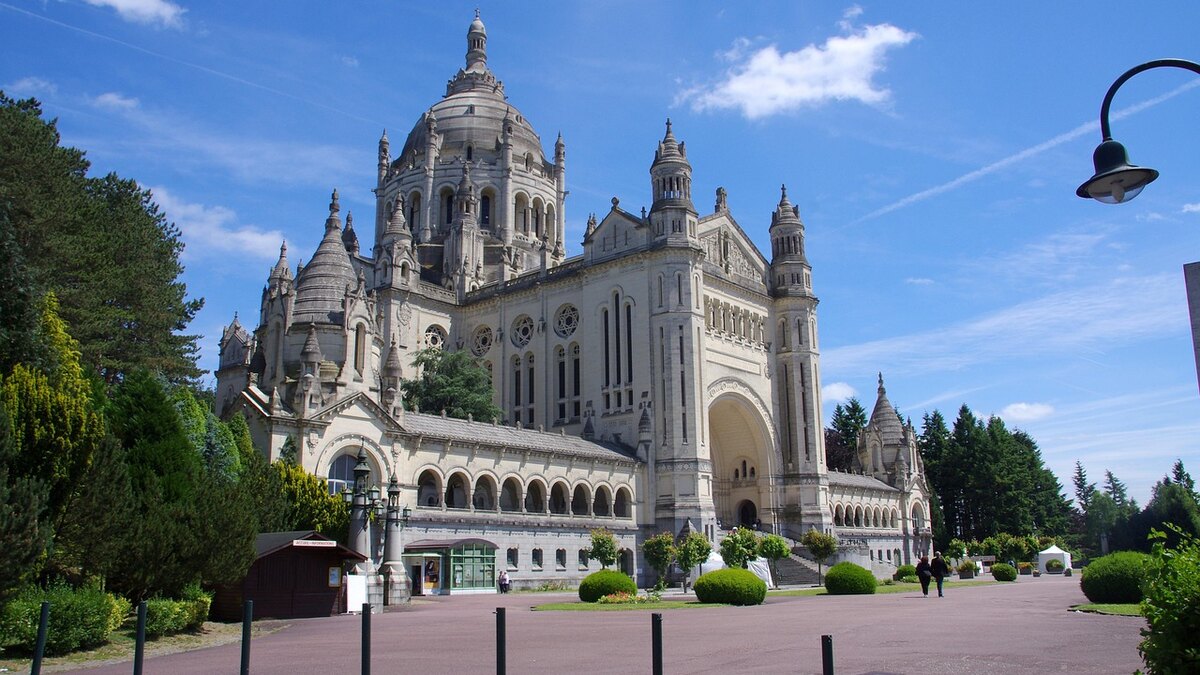Basilique de Lisieux — webdesigner en Normandie